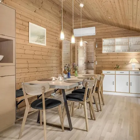 3 Bedroom Cozy In Aakirkeby *