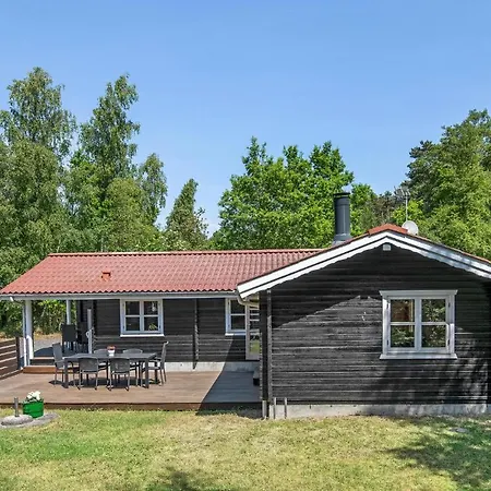 3 Bedroom Cozy In Aakirkeby * Vester Somarken