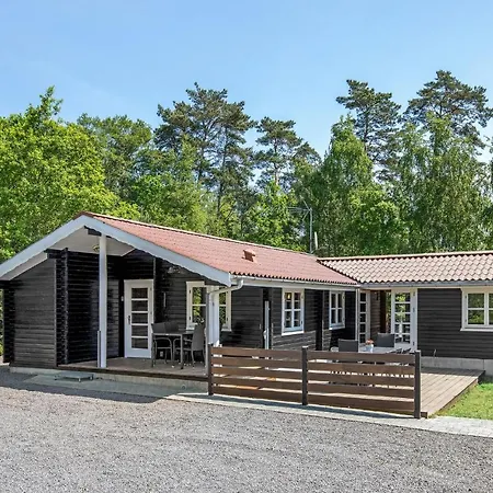 3 Bedroom Cozy In Aakirkeby Holiday home