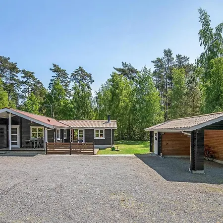 3 Bedroom Cozy In Aakirkeby