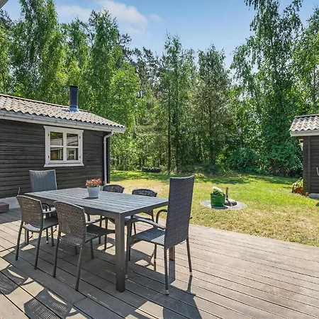 3 Bedroom Cozy In Aakirkeby *