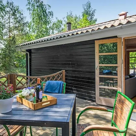 3 Bedroom Cozy In Aakirkeby Holiday home