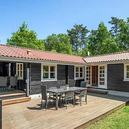 3 Bedroom Cozy In Aakirkeby * Vester Somarken