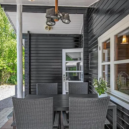 3 Bedroom Cozy In Aakirkeby Vester Somarken