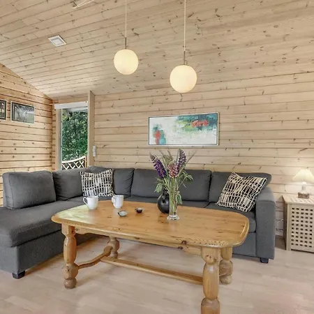 3 Bedroom Cozy In Aakirkeby